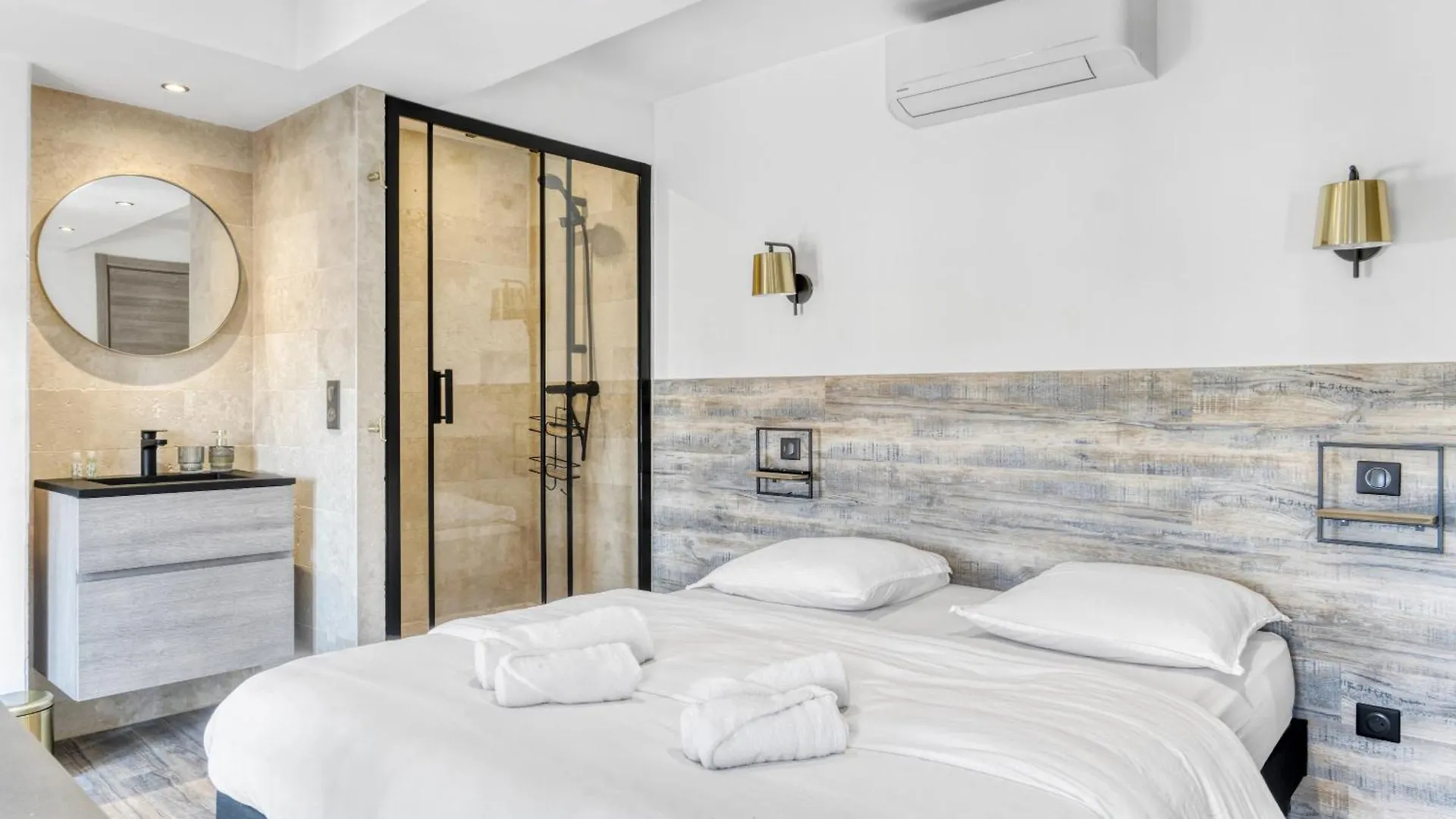 F3 Centre De Cannes Proche Du Palais 0*,  France
